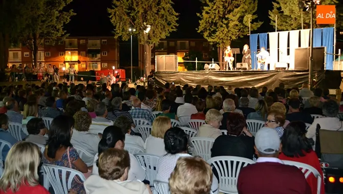 El Grupo Arena llenaba el Parque La Huerta durante su actuación este domingo