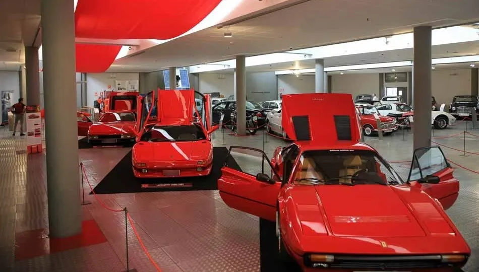 Varios deportivos que se encuentran expuestos en el Museo. Foto: Alberto Martín