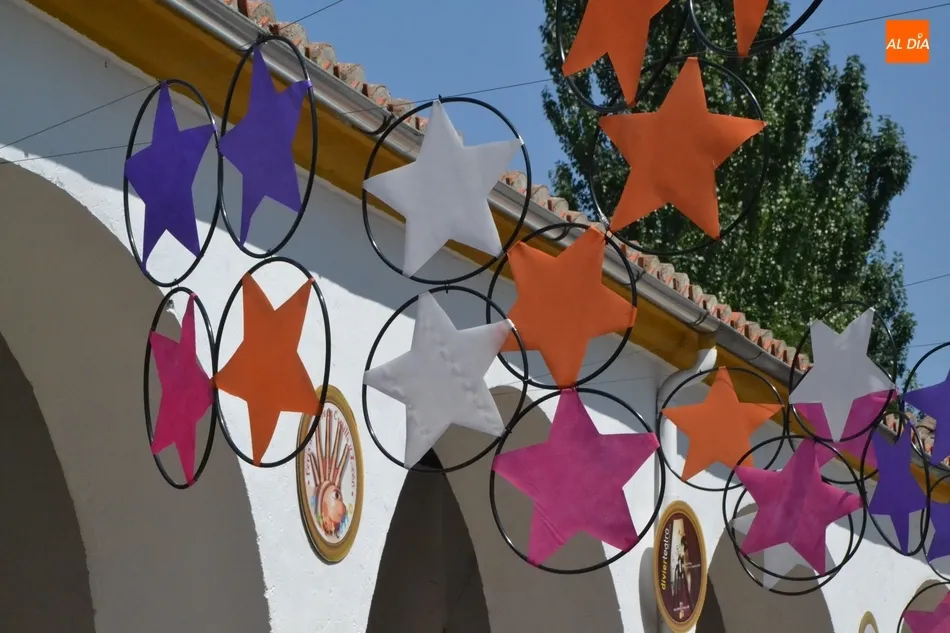 Foto 7 - D&iacute;as de Feria: Explosi&oacute;n de estrellas de colores en la Plazuela del Buen Alcalde  
