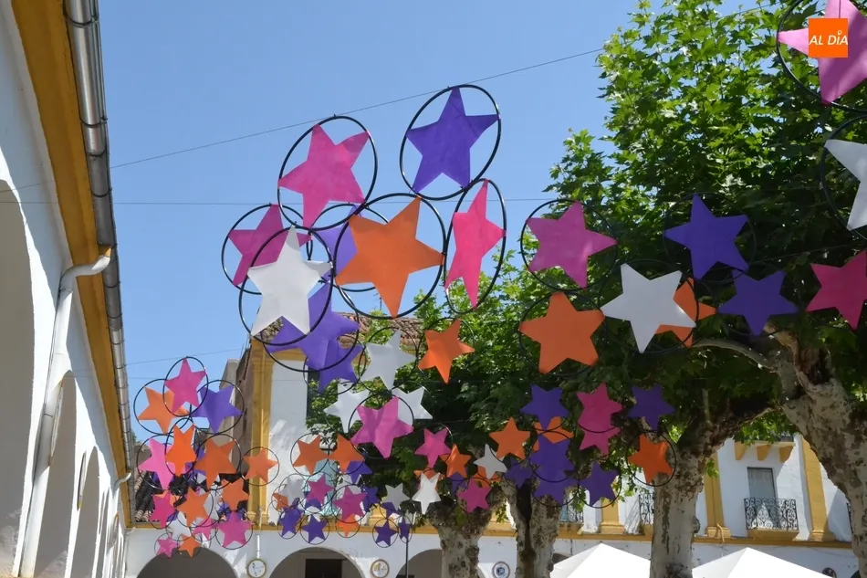 Foto 8 - D&iacute;as de Feria: Explosi&oacute;n de estrellas de colores en la Plazuela del Buen Alcalde  