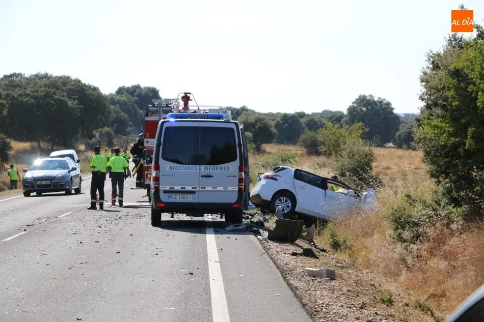 Foto 9 - Fallece un var&oacute;n de 43 a&ntilde;os tras colisionar con un cami&oacute;n y quedar atrapado en su veh&iacute;culo  