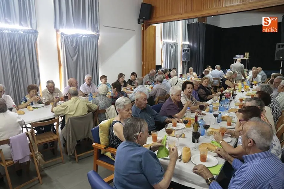  Asociación de Mayores ‘La Amistad’ en una fiesta anterior / Foto: Alejandro López