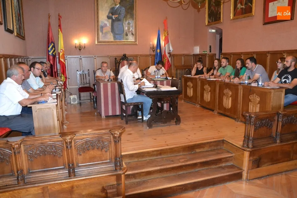 Histórico apoyo del PP a IU para tumbar la propuesta de PSOE y Ciudadanos sobre crematorios  