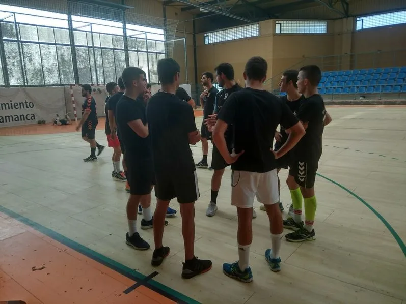 Foto 10 - El Club de Balonmano Ciudad de Salamanca inicia sus entrenamientos de pretemporada  