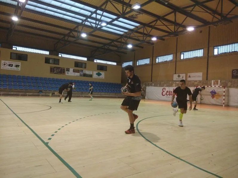 Foto 3 - El Club de Balonmano Ciudad de Salamanca inicia sus entrenamientos de pretemporada  