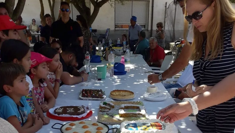 El concurso de tartas endulza el final de las fiestas en Cipérez  
