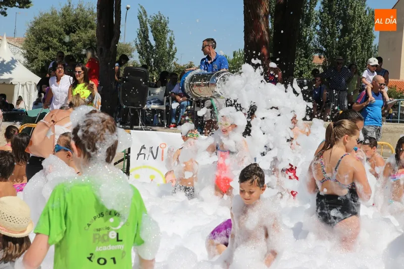 Foto 2 - Medio centenar de personas ocupan el Interpe&ntilde;as de Calva y Rana este lunes, junto a la fiesta de...