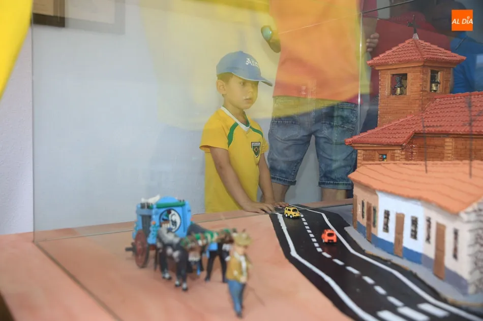 Foto 11 - Gomecello inaugura su nuevo Ayuntamiento con la presencia del presidente, la alcaldesa y concejales ...