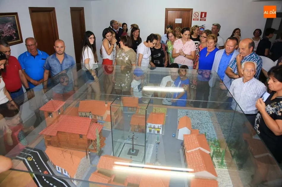 Foto 4 - Gomecello inaugura su nuevo Ayuntamiento con la presencia del presidente, la alcaldesa y concejales ...