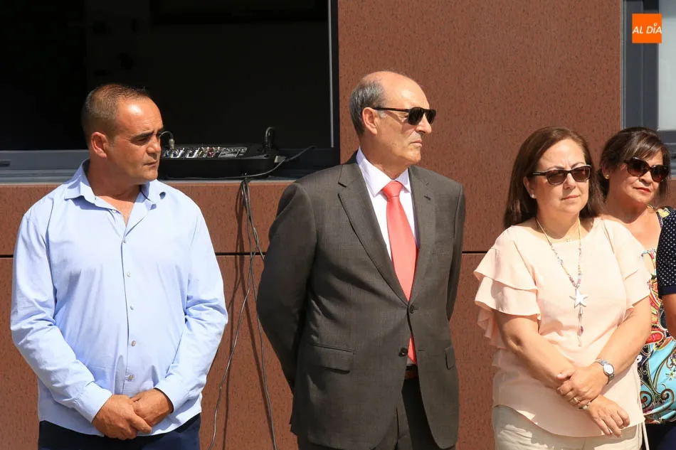Foto 3 - Gomecello inaugura su nuevo Ayuntamiento con la presencia del presidente, la alcaldesa y concejales ...
