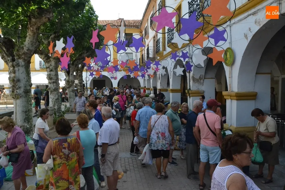 Foto 3 - El mercado de los martes comparte Plazuela con la gran &lsquo;jaima&rsquo; del Divierteatro  