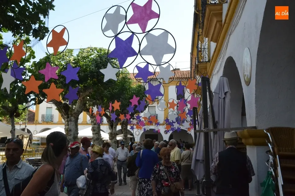 Foto 4 - El mercado de los martes comparte Plazuela con la gran &lsquo;jaima&rsquo; del Divierteatro  