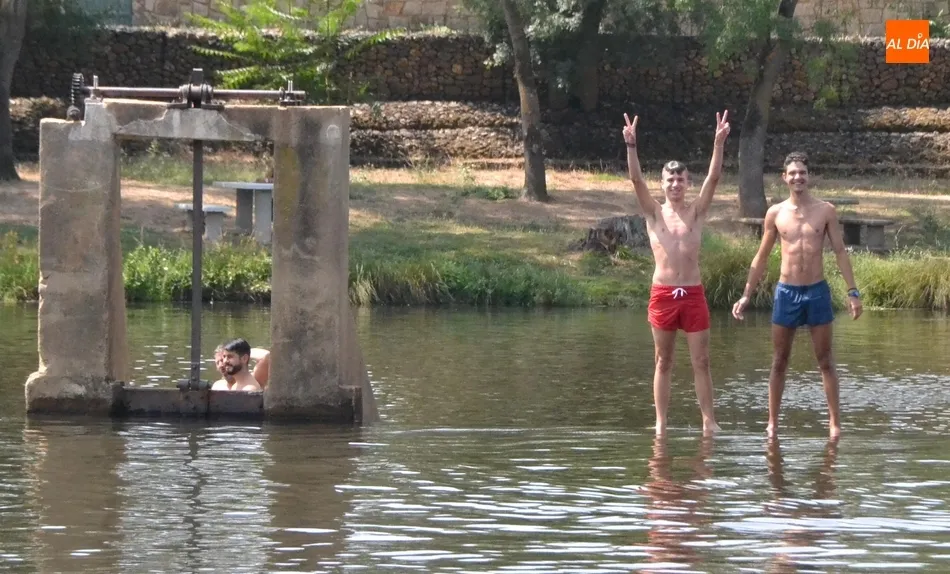Eh, sácanos una foto: El chapuzón matinal en La Pesquera  
