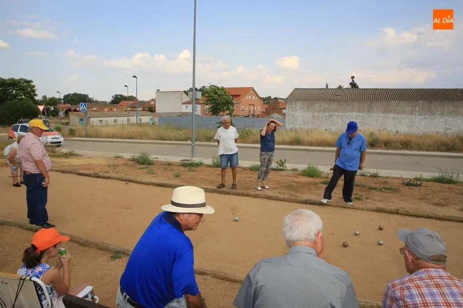 Foto 9 - El campeonato de petanca abre los actos festivos de la Asociaci&oacute;n de Mayores La Amistad  