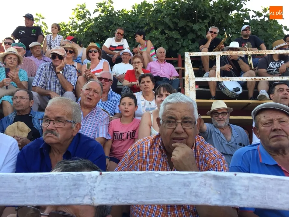 Foto 4 - Entretenida tarde de rejones en Masueco para despedir las fiestas  