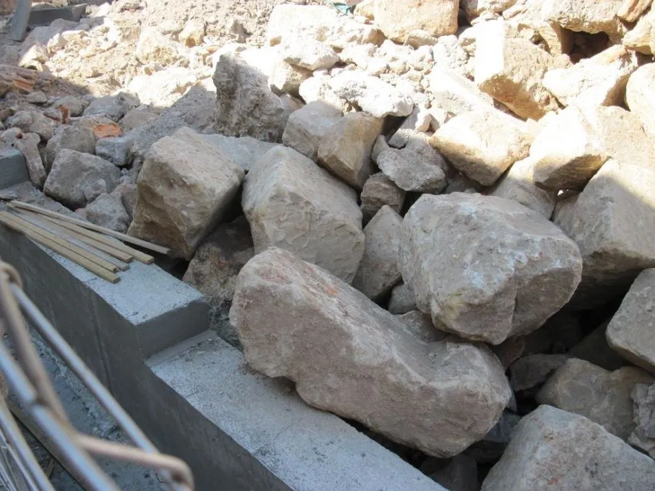 Foto 7 - La existencia de restos arquitect&oacute;nicos de inter&eacute;s podr&iacute;a paralizar las obras de la plaza de los ...