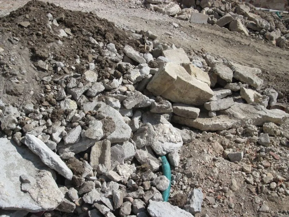 Foto 3 - La existencia de restos arquitect&oacute;nicos de inter&eacute;s podr&iacute;a paralizar las obras de la plaza de los ...