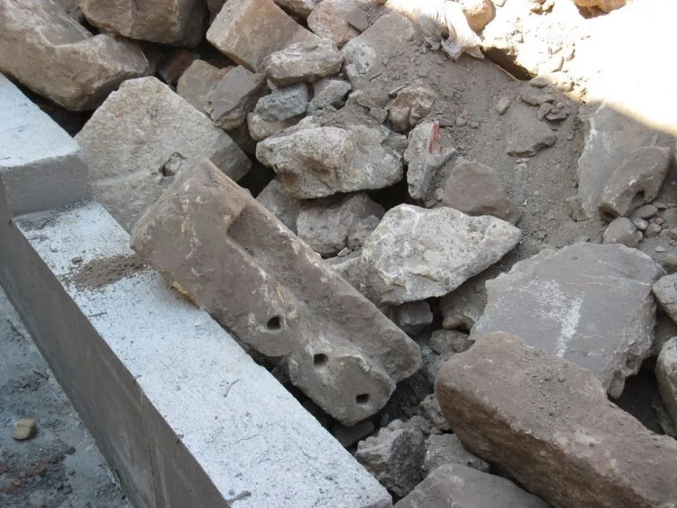 Foto 2 - La existencia de restos arquitect&oacute;nicos de inter&eacute;s podr&iacute;a paralizar las obras de la plaza de los ...
