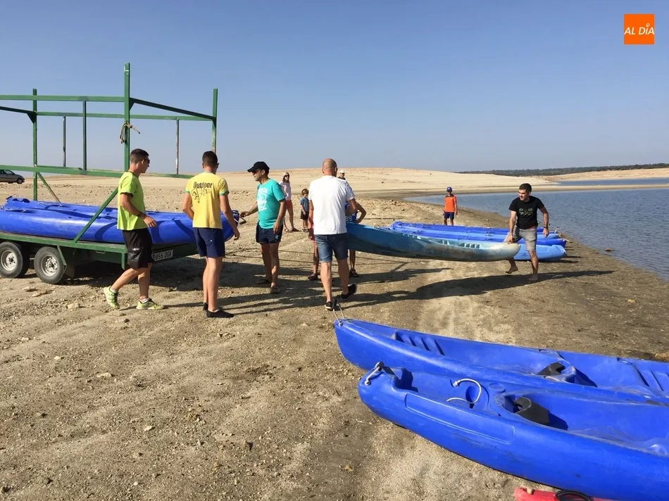 Foto 6 - El Ayuntamiento demuestra las posibilidades tur&iacute;sticas del pantano con una salida en kayak  