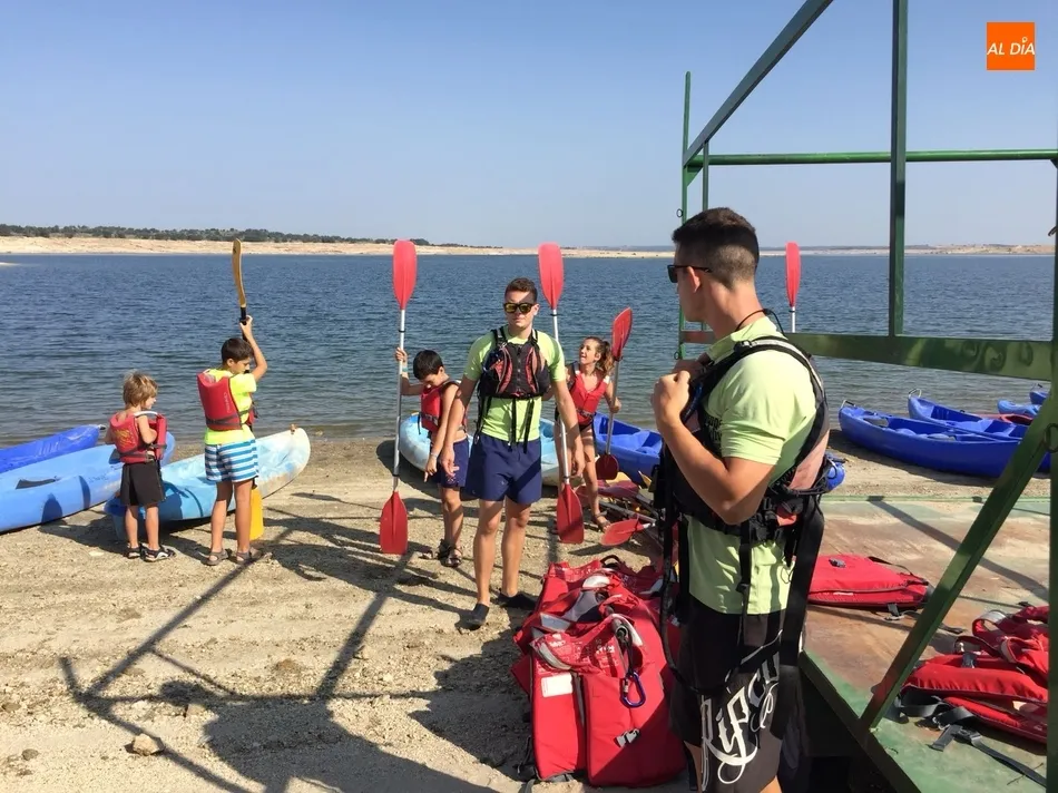Foto 10 - El Ayuntamiento demuestra las posibilidades tur&iacute;sticas del pantano con una salida en kayak  