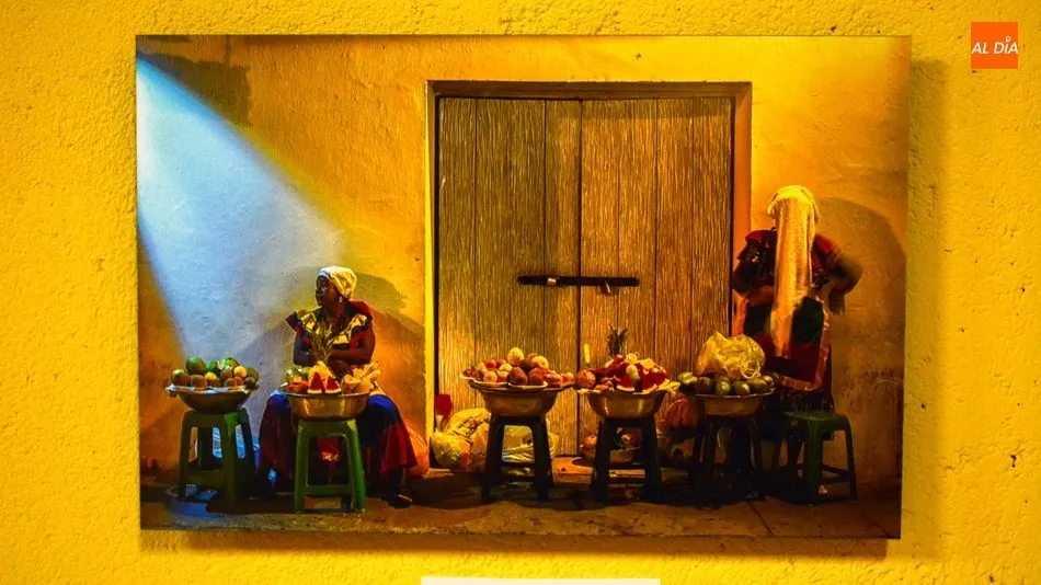 Foto 3 - Abierta la exposici&oacute;n fotogr&aacute;fica &ldquo;Luces de una vuelta al mundo en bicicleta&rdquo;
