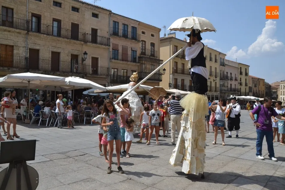 Foto 3 - Las palabras se convierten en protagonistas tanto a cubierto como al aire libre  