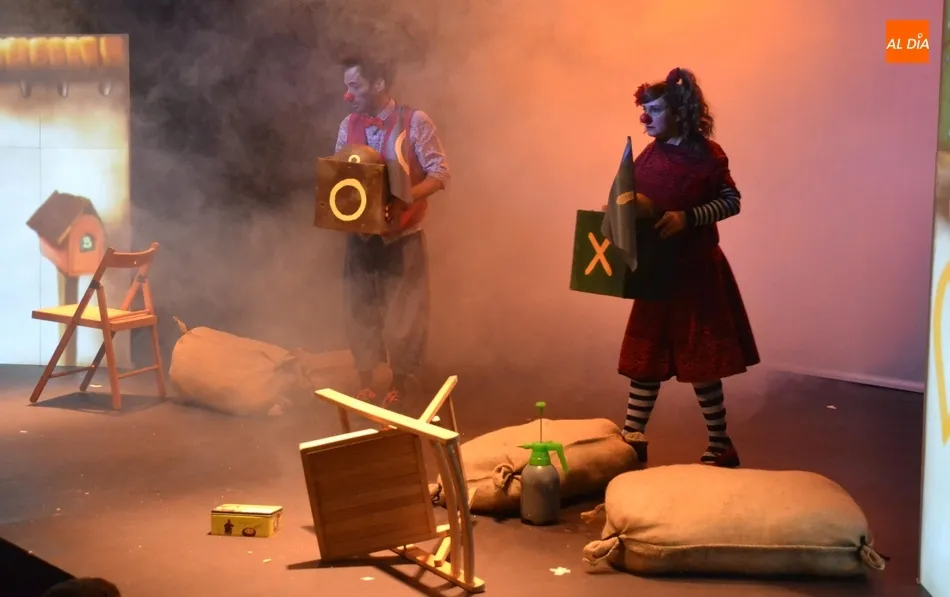Foto 7 - Potente estreno absoluto de Clownbatientes con el sinsentido de las guerras como eje  
