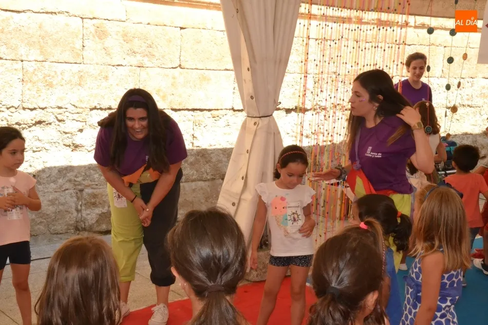 Foto 7 - El Divierteatro inicia su andadura con las mujeres como faro  