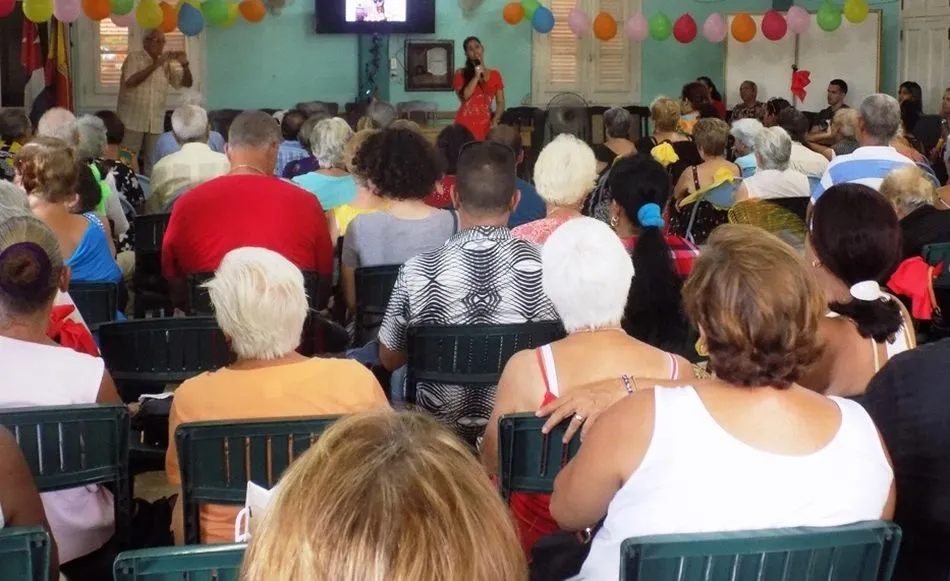 Foto 5 - Alrededor de 200 personas celebran la festividad de San Roque en el Club Villarino en La Habana  