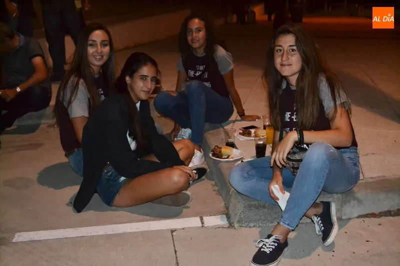 Foto 4 - Cientos de pe&ntilde;istas se unen en un multicolor desfile de ferias