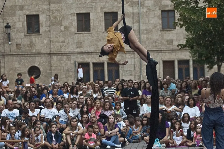 Se combinaron la cuerda floja, las acrobacias aéreas y las de suelo | Fotos Adrián Martín