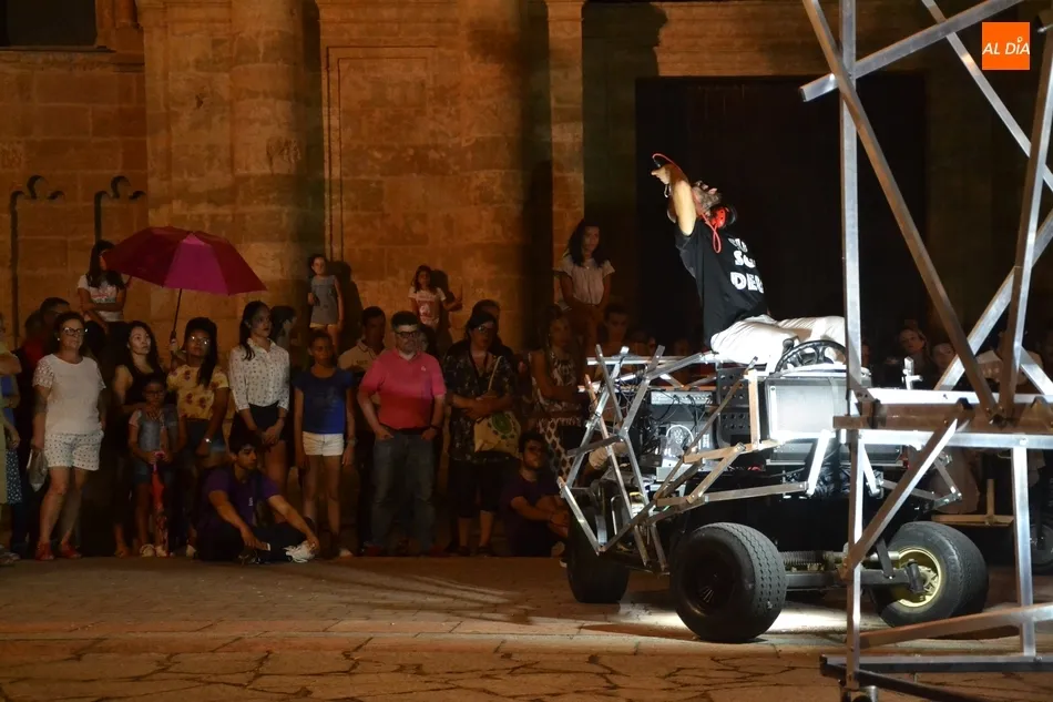 Foto 3 - Las calles se llenan de m&uacute;sica dirigida por un &lsquo;Dios&rsquo; y Bolonia de circo con un formato...