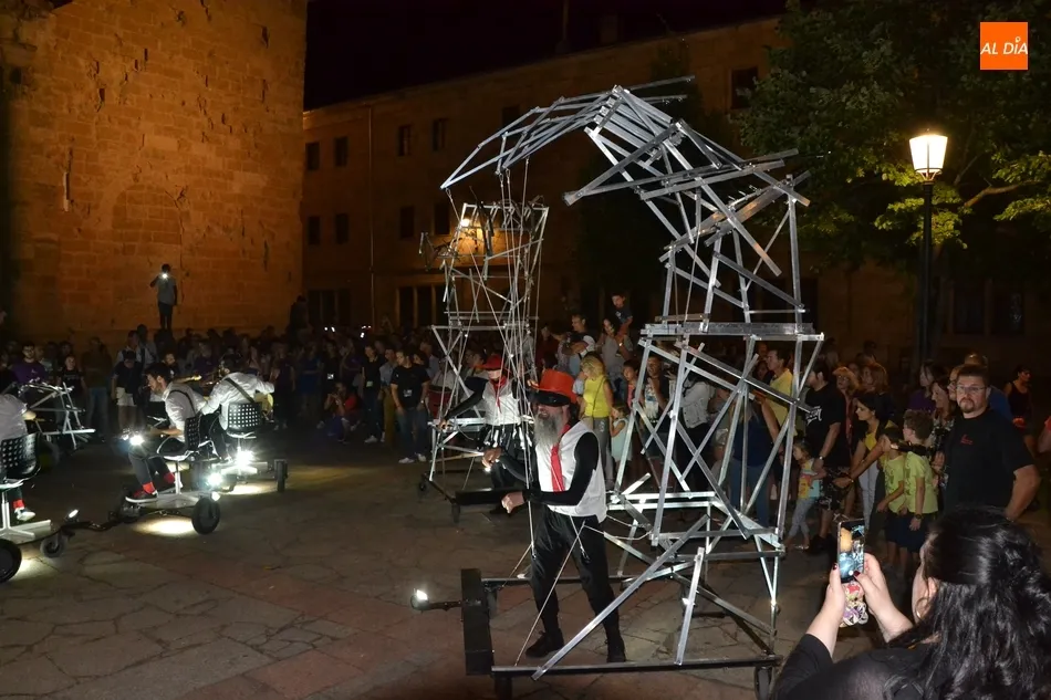 Foto 10 - Las calles se llenan de m&uacute;sica dirigida por un &lsquo;Dios&rsquo; y Bolonia de circo con un formato...