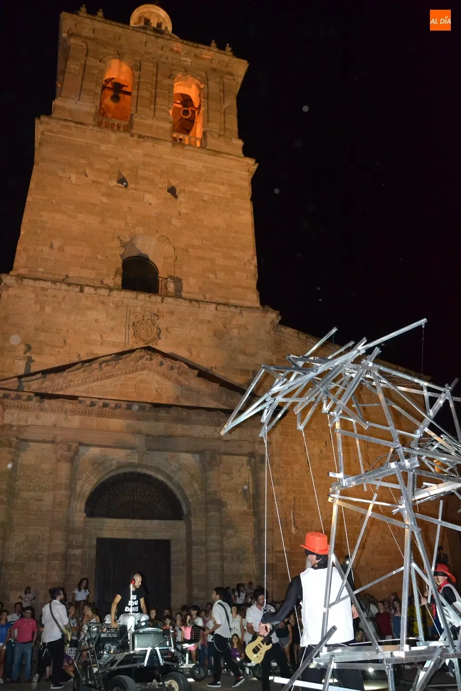 Foto 8 - Las calles se llenan de m&uacute;sica dirigida por un &lsquo;Dios&rsquo; y Bolonia de circo con un formato...