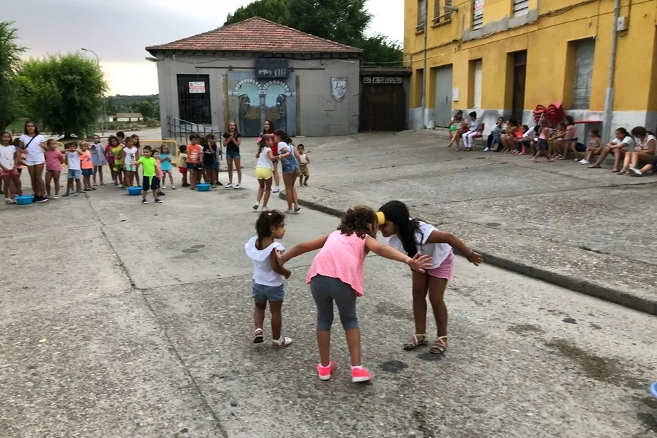 Tarde de juegos infantiles en Ledesma
