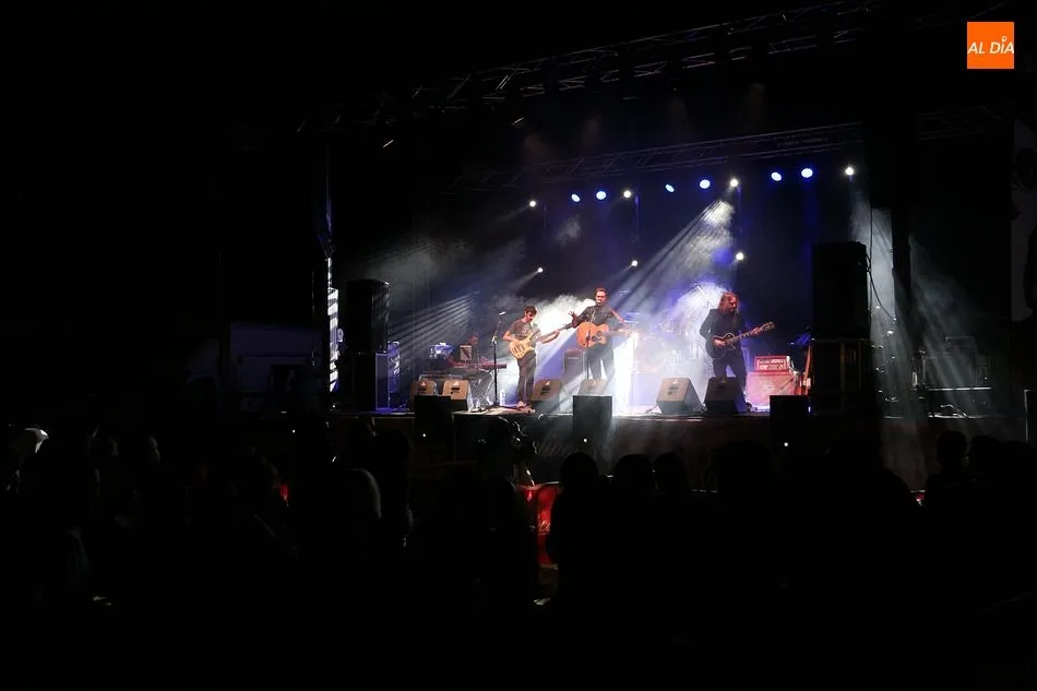 Foto 6 - El Granito Rock da el primer paso de las fiestas de San Bartolo