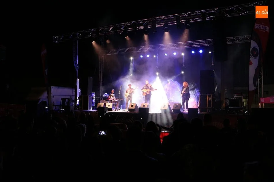 Foto 2 - El Granito Rock da el primer paso de las fiestas de San Bartolo