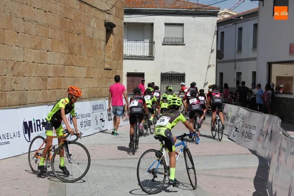 Foto 9 - Los ciclistas m&aacute;s peque&ntilde;os dan el pistoletazo de salida a la Vuelta Ciclista Salamanca en...