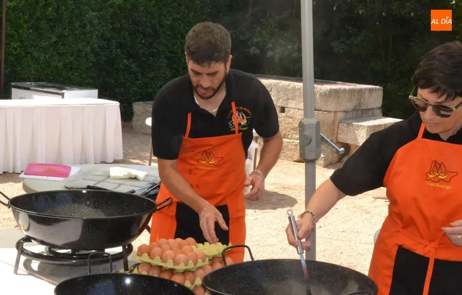 Foto 2 - Los huevos fritos con farinato conquistan el est&oacute;mago de los profesionales de la Feria  
