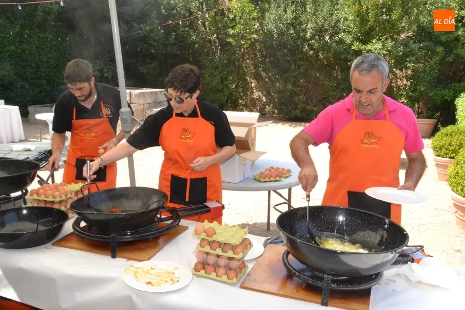 Los huevos fritos con farinato conquistan el estómago de los profesionales de la Feria  