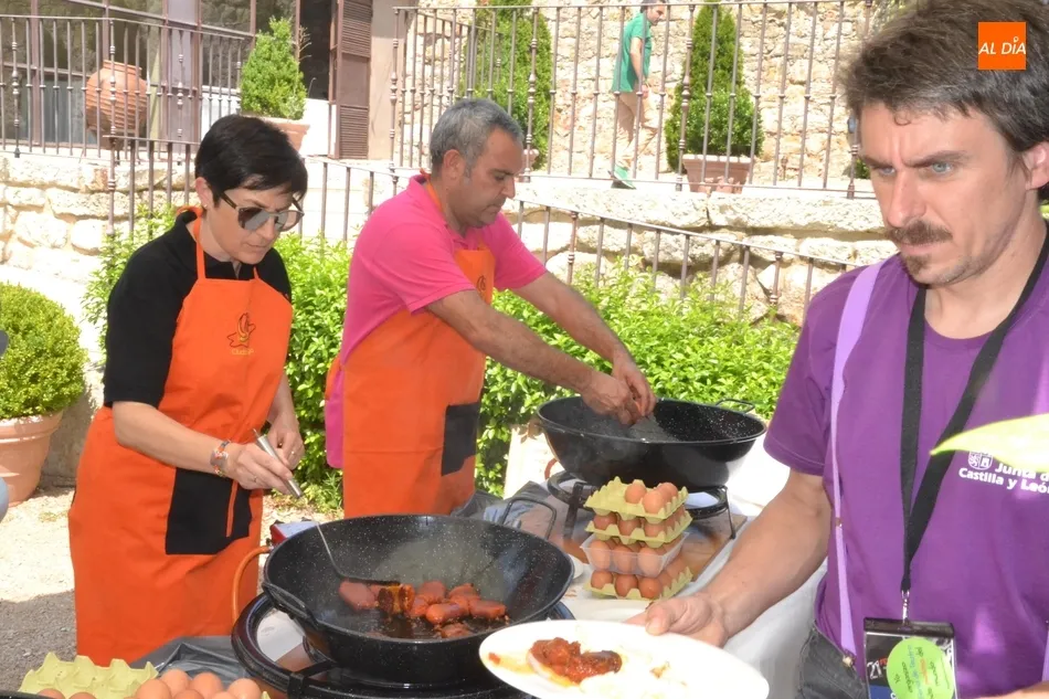 Foto 6 - Los huevos fritos con farinato conquistan el est&oacute;mago de los profesionales de la Feria  