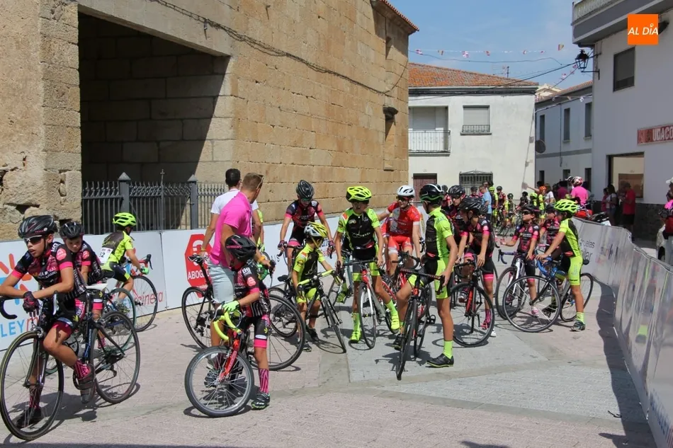 Foto 7 - Los ciclistas m&aacute;s peque&ntilde;os dan el pistoletazo de salida a la Vuelta Ciclista Salamanca en...