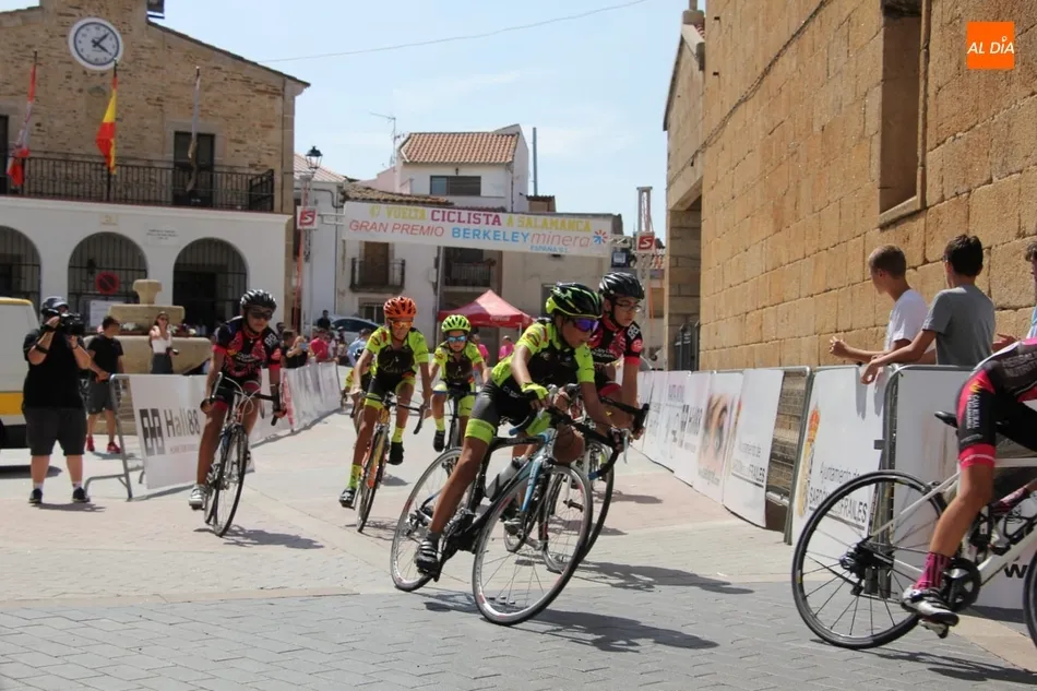 Foto 5 - Los ciclistas m&aacute;s peque&ntilde;os dan el pistoletazo de salida a la Vuelta Ciclista Salamanca en...