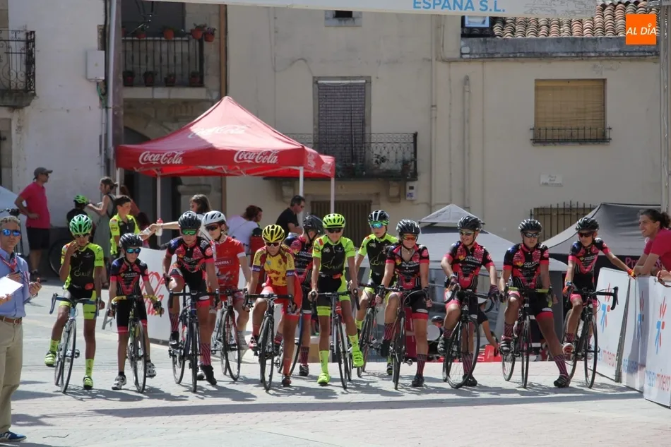 Foto 4 - Los ciclistas m&aacute;s peque&ntilde;os dan el pistoletazo de salida a la Vuelta Ciclista Salamanca en...