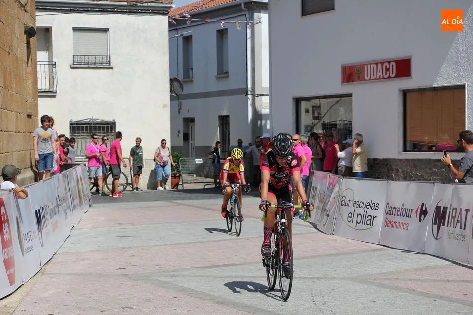 Foto 11 - Saucelle acoge con los brazos abiertos la renacida Vuelta a Salamanca con una crono espectacular
