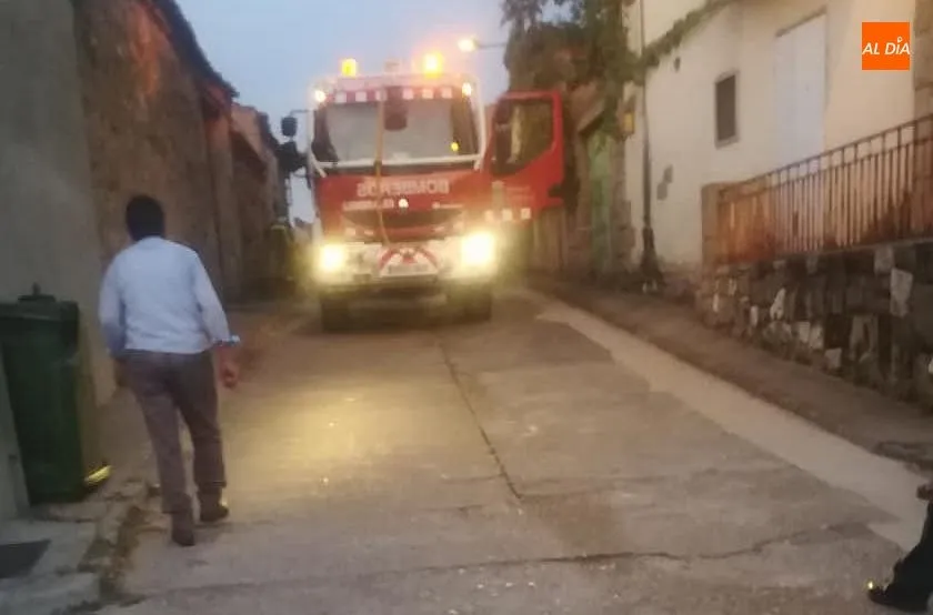 Foto 3 - Alarma en La Fregeneda por el incendio de una vivienda  