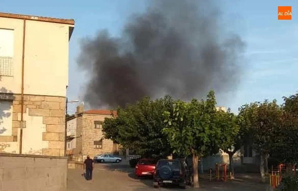 Foto 2 - Alarma en La Fregeneda por el incendio de una vivienda  