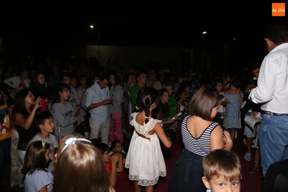 Foto 4 - Las fiestas arrancan con el preg&oacute;n de los ni&ntilde;os de la Escuela de Verano