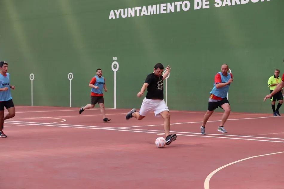 Foto 9 - Bar El Retiro se impone en el I Torneo de futbol sala de Sard&oacute;n de los Frailes  