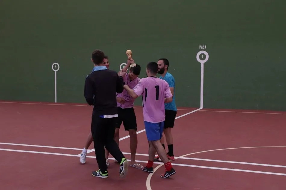 Foto 4 - Bar El Retiro se impone en el I Torneo de futbol sala de Sard&oacute;n de los Frailes  